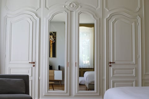 Romantic Suite | Premium bedding, minibar, in-room safe, desk