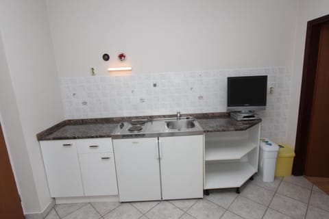 Apartment, 1 Bedroom | Private kitchen