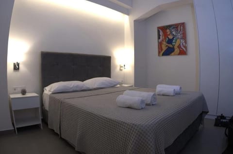 2 bedrooms, premium bedding, down comforters, individually decorated