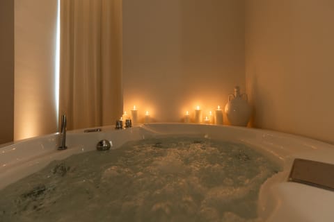 Junior Room, 1 King Bed, Hot Tub, Garden View | Egyptian cotton sheets, premium bedding, down comforters, free minibar