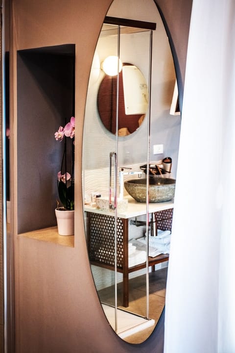 Deluxe Double or Twin Room | Bathroom | Hair dryer, bathrobes, slippers, electronic bidet