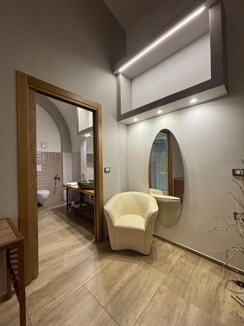 Deluxe Studio Suite | Free minibar items, blackout drapes, soundproofing, iron/ironing board