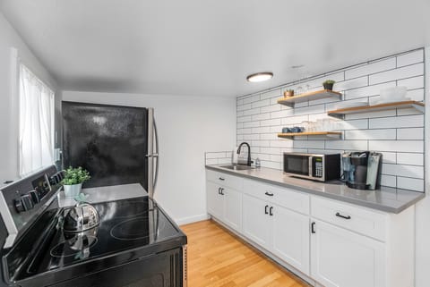 Classic Studio | Private kitchen | Fridge, microwave, oven, stovetop