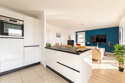 Panoramic Penthouse | Living area | 55-inch Smart TV with cable channels, video-game console, Netflix