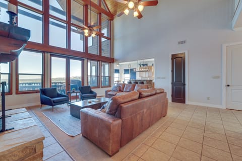 House (6 Bedrooms) | Interior