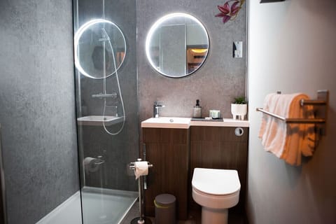 Superior Room | Bathroom | Designer toiletries, hair dryer, towels, soap