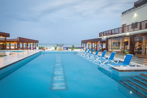 2 outdoor pools