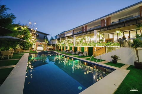 Outdoor pool, pool umbrellas