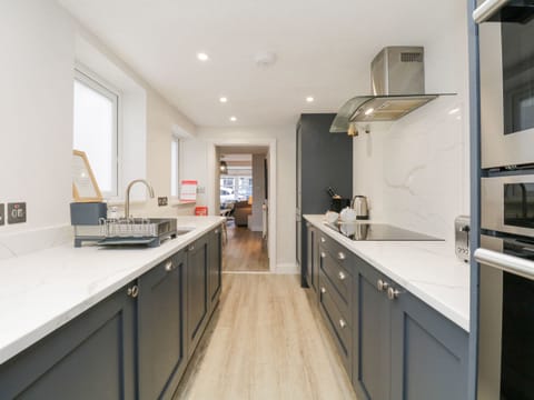 Fridge, dishwasher, electric kettle, toaster