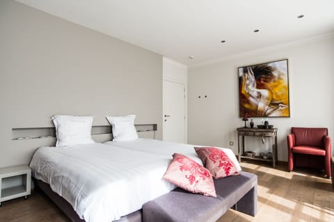 Comfort Suite | In-room safe, soundproofing, free WiFi