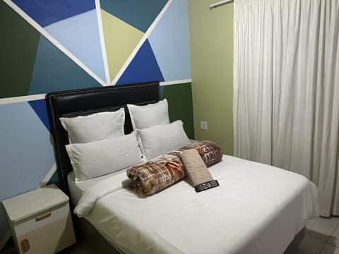 Executive Room | Premium bedding, memory foam beds, iron/ironing board, free WiFi