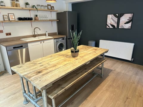 Executive House | Private kitchen | Electric kettle, cookware/dishes/utensils