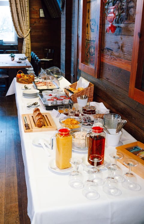 Free daily buffet breakfast