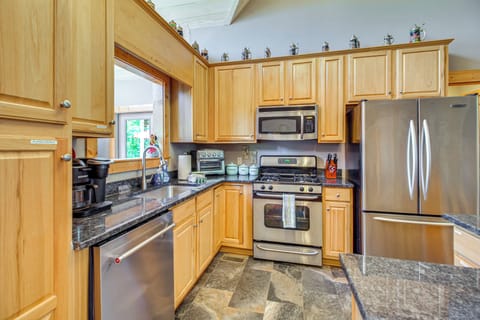 House (4 Bedrooms) | Interior