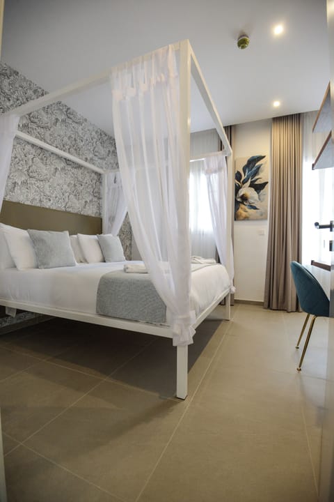 Deluxe Double Room | In-room safe, desk, blackout drapes, free WiFi