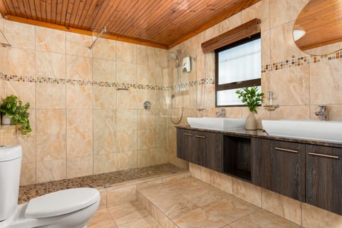 Family Triple Room | Bathroom