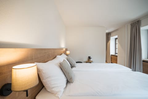 Superior Double or Twin Room | Desk, bed sheets