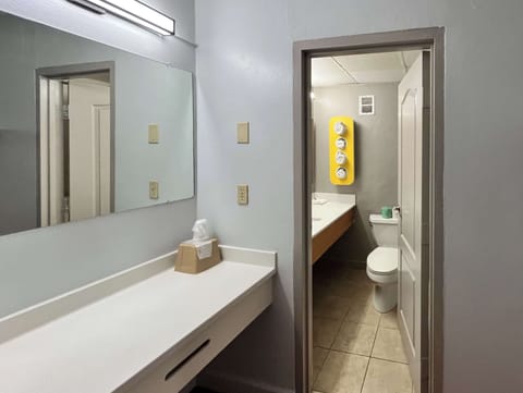 Separate tub and shower, towels