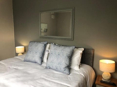 Standard Bungalow | Premium bedding, in-room safe, iron/ironing board, bed sheets