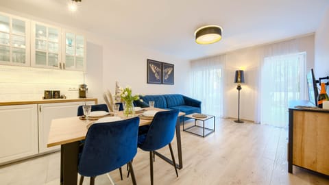 Apartment (2) | Living area | Flat-screen TV