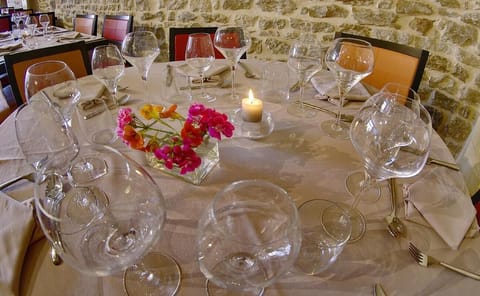 Lunch and dinner served, French cuisine