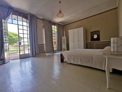 Romantic Suite | Premium bedding, down comforters, individually furnished, free WiFi