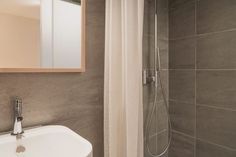 Classic Double Room | Bathroom | Shower, towels, soap, shampoo