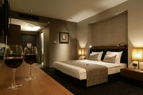 Premium bedding, minibar, in-room safe, desk