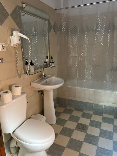 Rainfall showerhead, hair dryer, towels