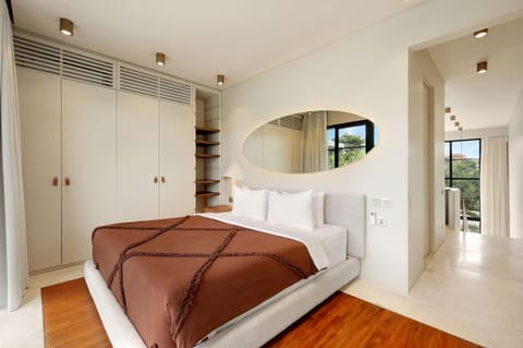 Executive Townhome, 2 Bedrooms | In-room safe, desk, laptop workspace, blackout drapes