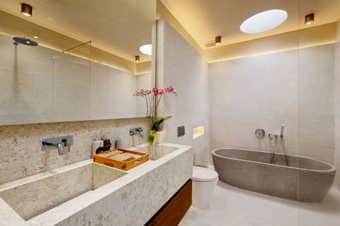 Executive Townhome, 2 Bedrooms | Bathroom | Separate tub and shower, rainfall showerhead, hair dryer, towels