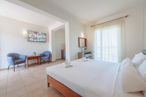 Comfort room panoramic view - Second Floor | Desk, soundproofing, free WiFi, bed sheets