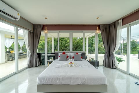 Exclusive Villa, 5 Bedrooms | 5 bedrooms, desk, iron/ironing board, free WiFi