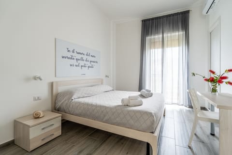 In-room safe, desk, free WiFi