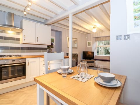 Fridge, dishwasher, electric kettle, toaster