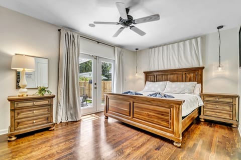 Family House | 3 bedrooms, Egyptian cotton sheets, premium bedding, desk