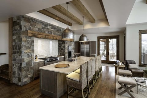 House, 6 Bedrooms | Private kitchen | Fridge, microwave, coffee/tea maker