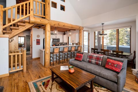 House, 4 Bedrooms | Living area