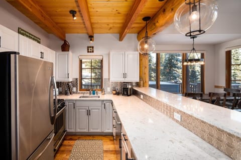 House, 4 Bedrooms | Private kitchen | Coffee/tea maker