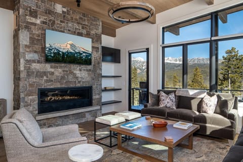 House, 6 Bedrooms | Living area | Streaming services