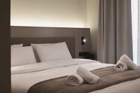 Superior Triple Room | Egyptian cotton sheets, premium bedding, Tempur-Pedic beds, minibar