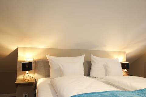 Loft | Hypo-allergenic bedding, minibar, in-room safe, individually decorated