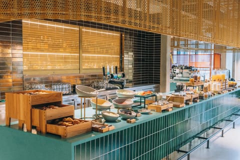 Daily buffet breakfast (GBP 19.50 per person)