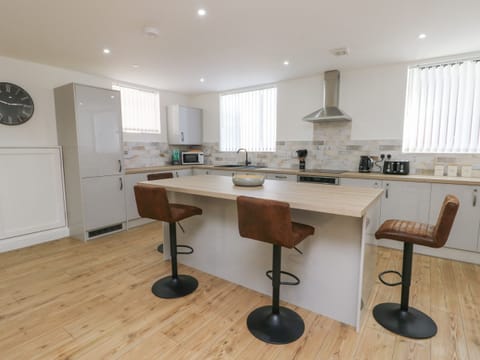 Fridge, dishwasher, electric kettle, toaster