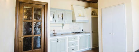 Fridge, oven, cookware/dishes/utensils, dining tables