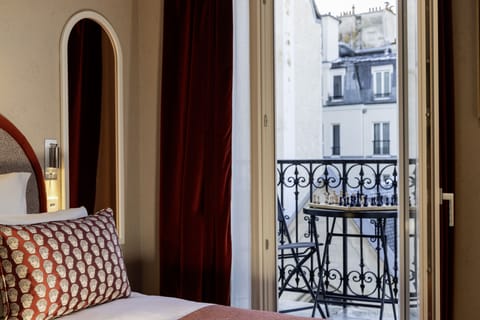 Superior Room | Premium bedding, free minibar, in-room safe, desk