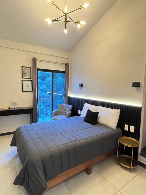 Deluxe Room | Desk, laptop workspace, iron/ironing board, free WiFi