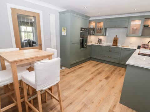 Fridge, dishwasher, electric kettle, toaster