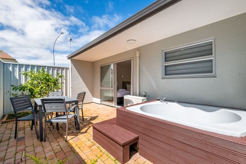 Standard Apartment | Terrace/patio