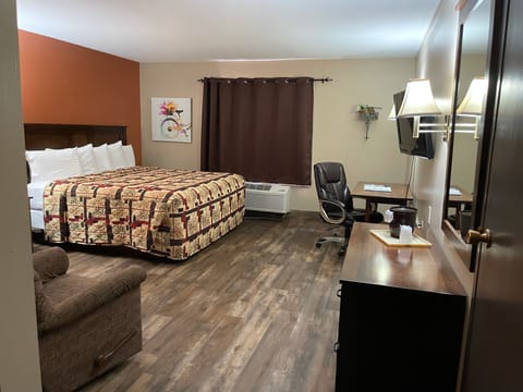 Standard Room, 1 King Bed | Premium bedding, in-room safe, soundproofing, free WiFi